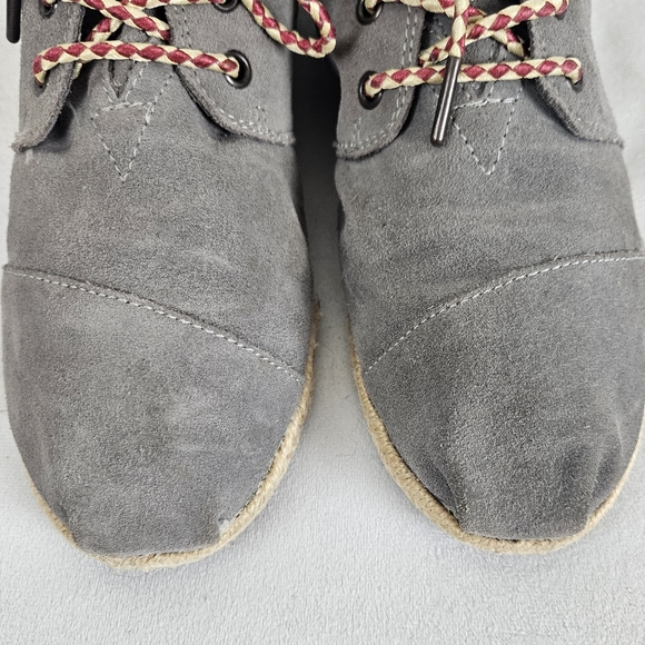 Toms Embroidered Grey Suede Desert Boot Moccasin Size 9.5 - Picture 8 of 11